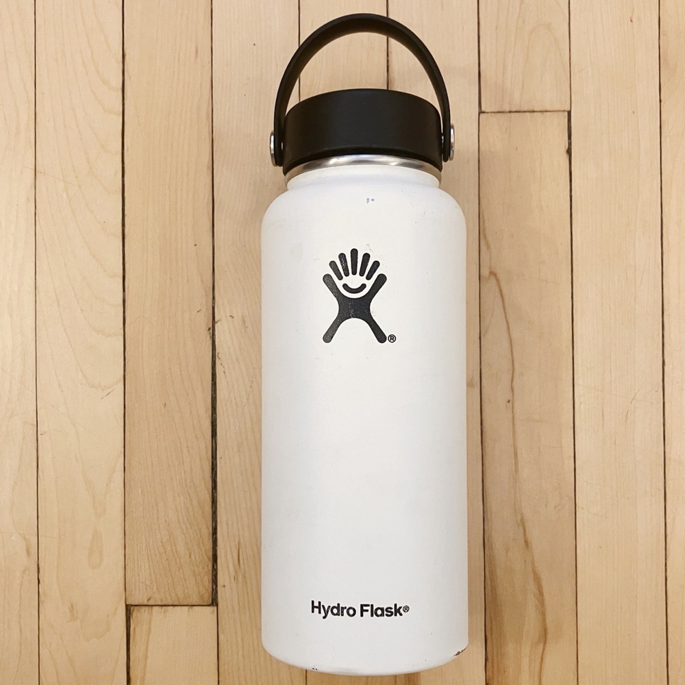 Hydro Flask Classic 32 oz White Bottle with Black Lid